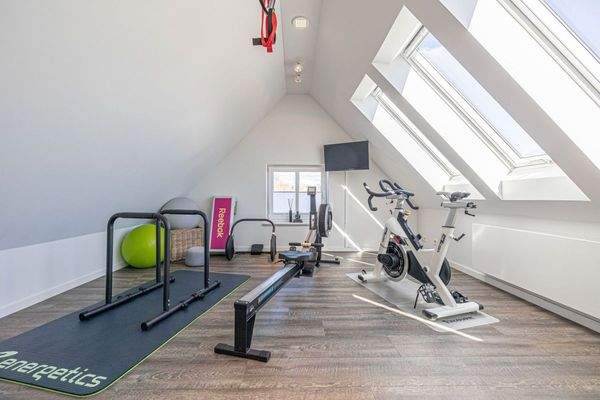 Fitness über der Sauna