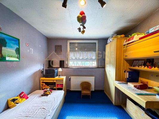 Arbeits-/erstes Kinderzimmer im Dachgeschoss