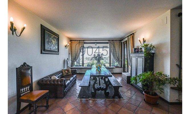 Elegante Villa mit Meerblick in der bezaubernden Hügellandschaft der Marken