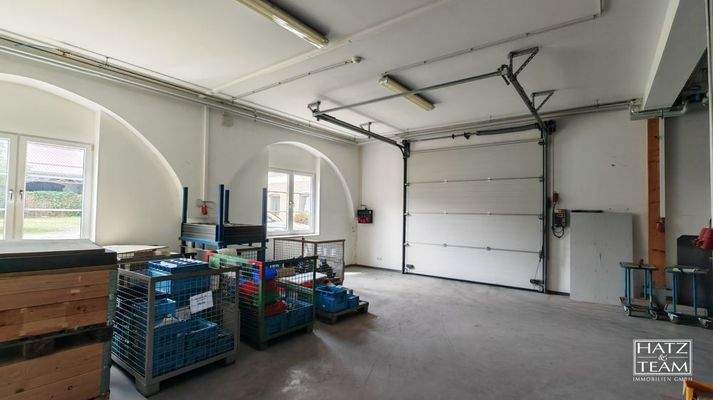Lager- und Produktionshalle