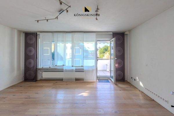 Wohnzimmer mit Zugang Balkon