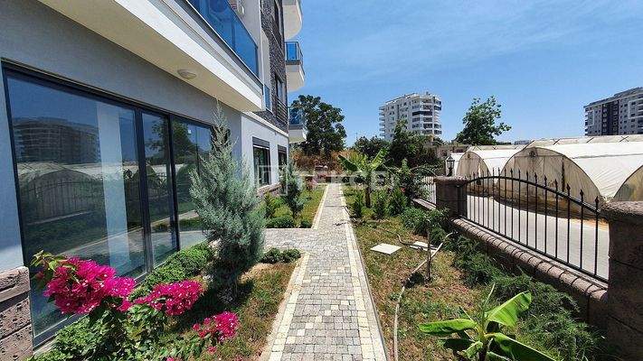 Ready-to-move Apartments with Sea and City Views in Alanya Mahmutlar