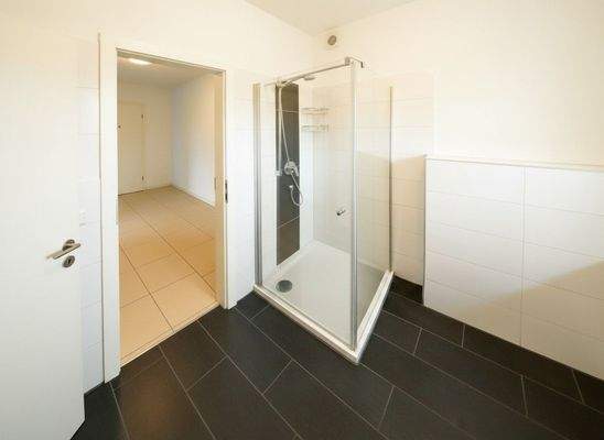 Badezimmer mit Dusche