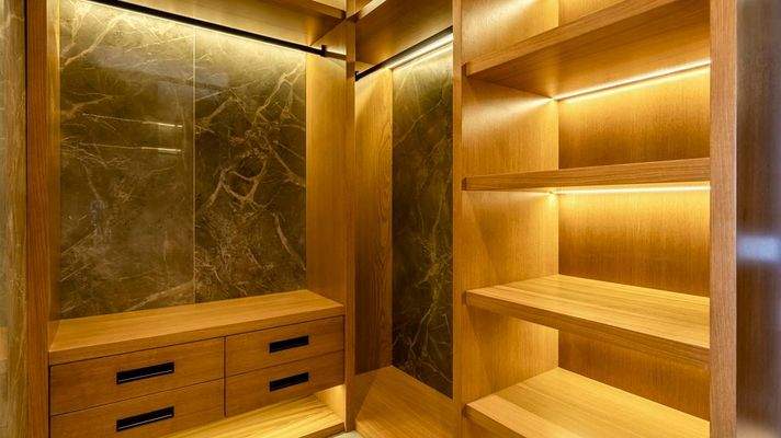 Begehbarer Kleiderschrank