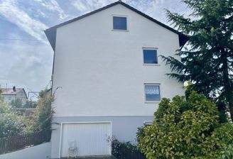 Hausansicht mit Garage