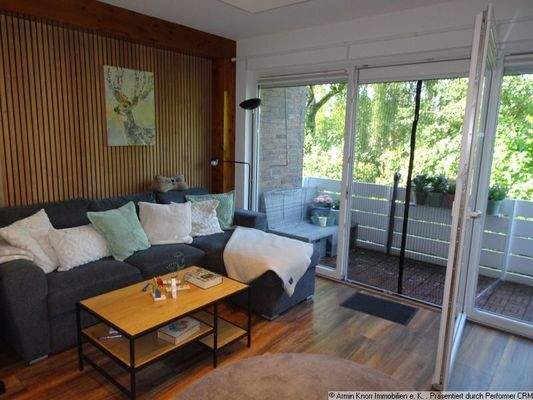 Wohnbereich mit Balkonzugang