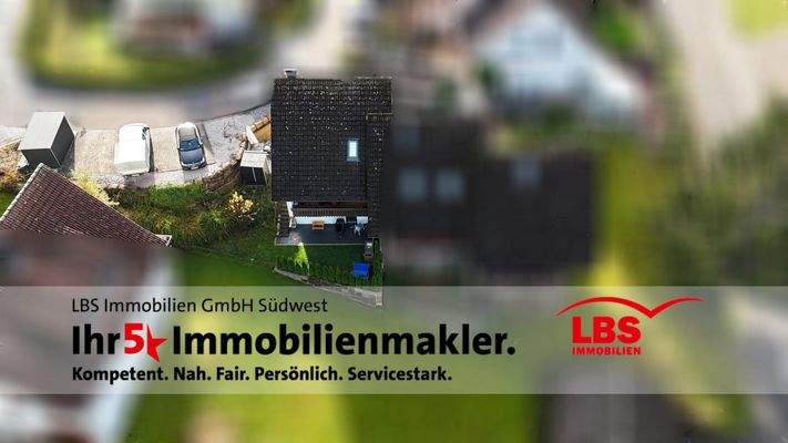 Sicht auf Terrasse und Parkplätze-LBS