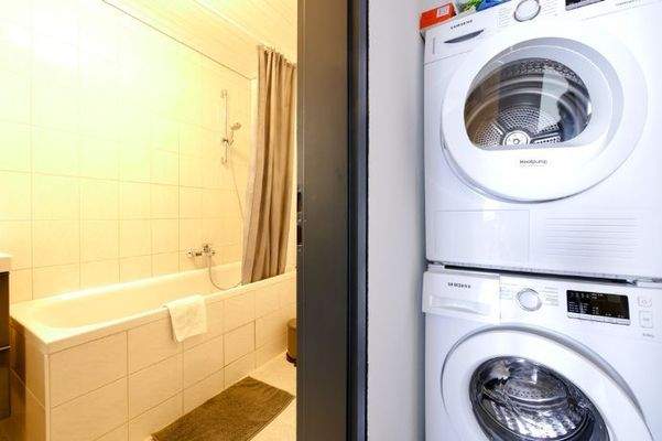 216-2 Waschmaschine, Trockner (1 von 1)