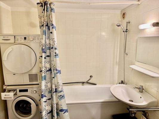 Bad mit Waschmaschinenanschluss