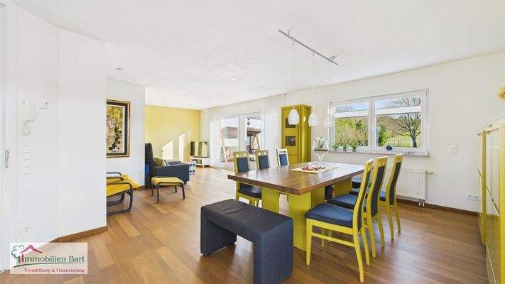 Wohn-/Essbereich EG mit Zugang zur Terrasse 