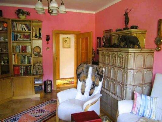 Zimmer mit Kachelofen