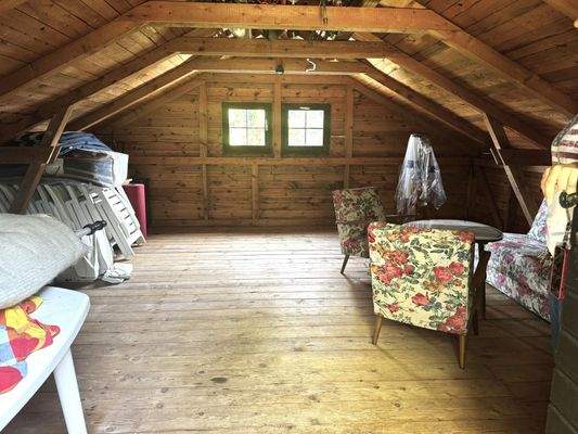 ausgebautes DG über der Garage perfekt als Studio/Atelier/Gästewohnung