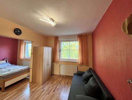 rückseitiges Schlafzimmer 