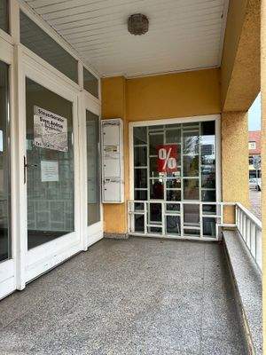 separater Eingang zur Büroeinheit