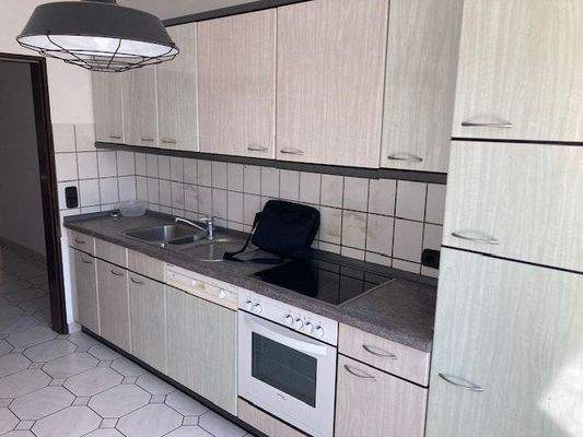 Küche mit Einbauküche