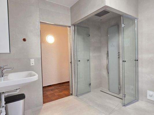 Wellnessdusche im EG