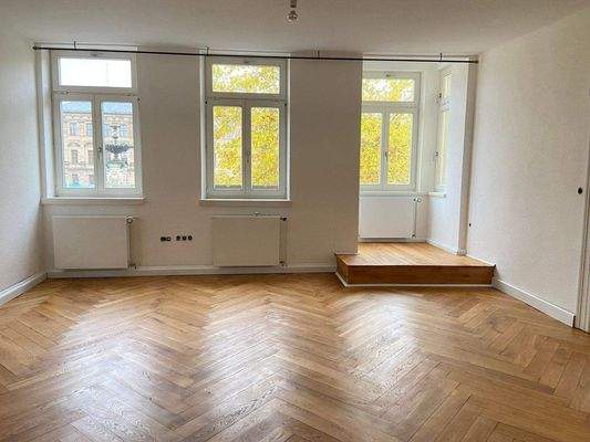 Wohnzimmer m. Blick z. Schloß.JPEG