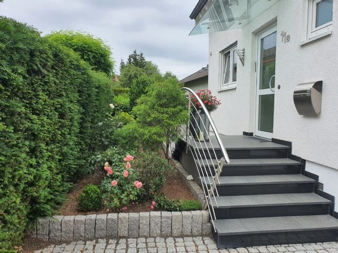 Top gepflegtes Einfamilienhaus mit Garten und Garage in schöner Wohngegend++ ohne Provision ++