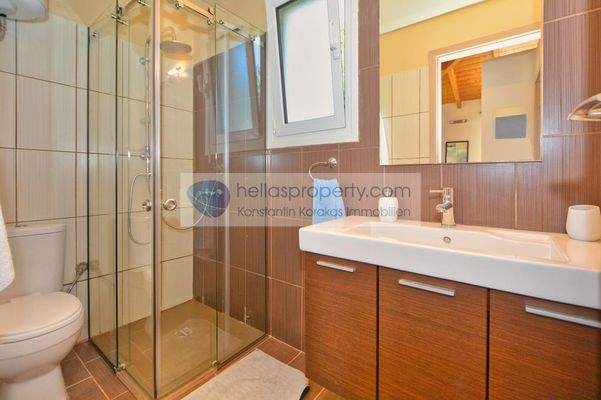 d4d4a714931b4760aab3d15147a36333-original