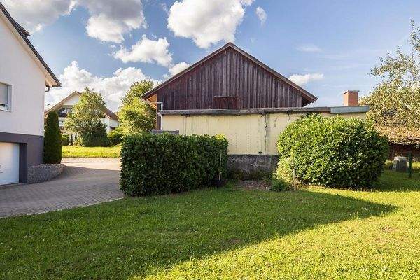 Garten, Blick auf die Scheune