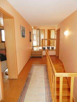 Treppenhaus und Flur OG