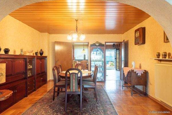 Esszimmer mit angrenzender Wohnküche