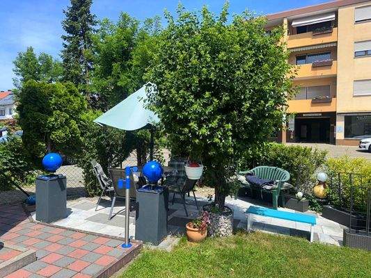 Vorgarten mit Terrasse