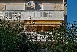 Balkon mit Markise.jpg