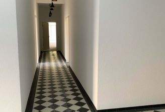 Flur im Industriedesign