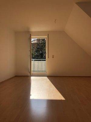 Zimmer 2 mit Balkonzugang