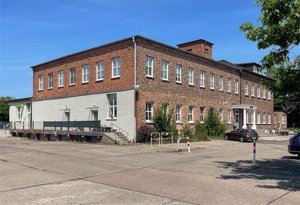 Fitnessstudio und Wohngebäude