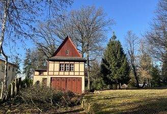 Baugrundstück mit Nebengebäude