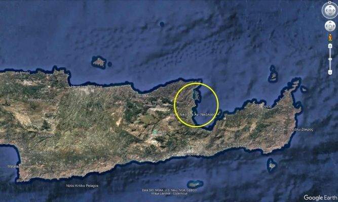 Kreta, Elounda: Großes, erstklassiges Grundstück in erster Meereslinie zu verkaufen