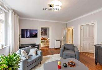 Wohnraum mit Blick ins Esszimmer