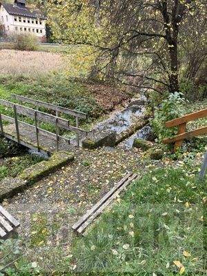 Kneipp-Anlage vor dem Grundstück