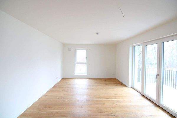 Großes, sonniges Wohnzimmer