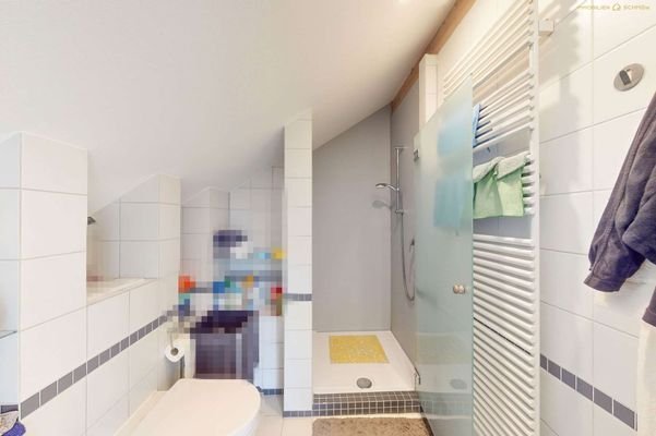 Badezimmer im DG