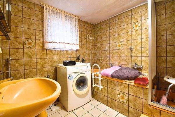 Erdgeschoss: Badezimmer