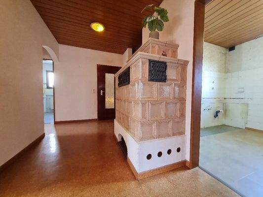 Neuwertiger Kachelofen EG