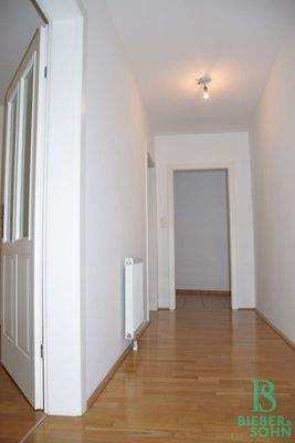 Flur/Blick Abstellraum