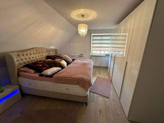 Schlafzimmer (Eltern) OG