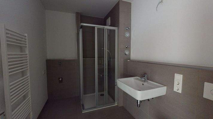 Badezimmer mit Dusche