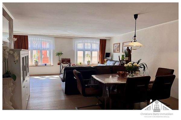 geräumiges Wohnzimmer OG