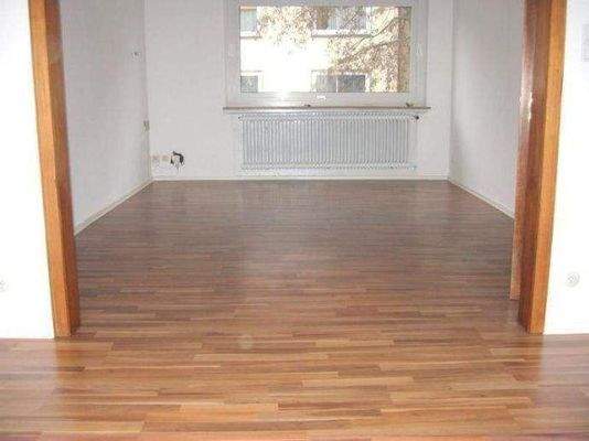 Mit Laminat ausgelegt