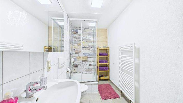 2. Wohneinheit Erdgeschoss - Badezimmer