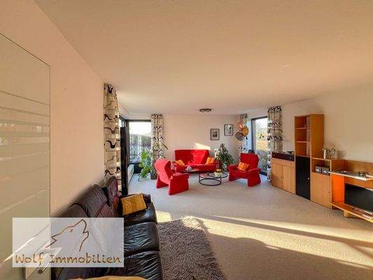 Geräumiges Wohnzimmer