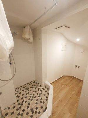 Dusche u. WM-Anschluss