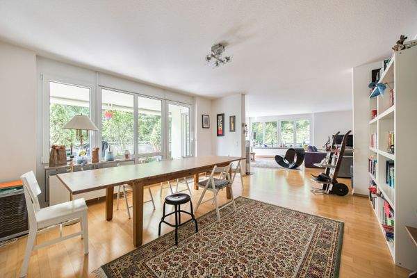 Herrlicher Essbereich mit idyllischem Ausblick 