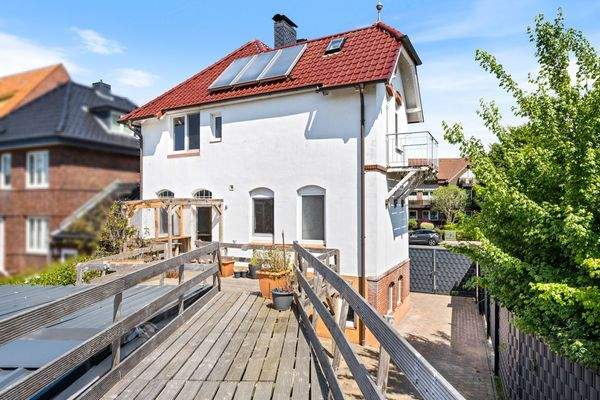 Terrasse mit Blick aufs Haus