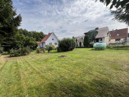 Garten mit Flüssiggastank